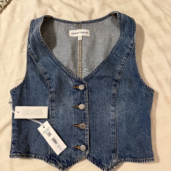 Aritzia Tops - Aritzia 90’s Mia Denim Vest